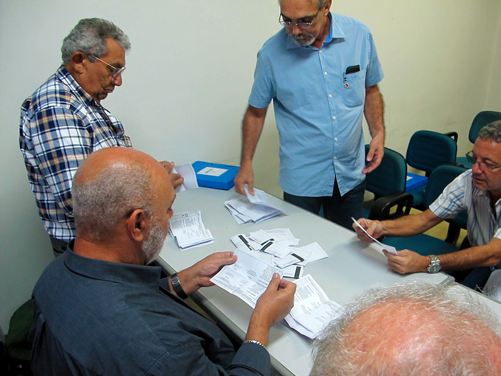 A apuração, presidida pelo presidente da UGT-RJ, Nilson Duarte Costa, contou com a participação de Manoel Meireles, presidente da Fetherj, e do coordenador das eleições, Paulo Henrique Vidal.